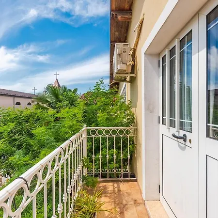 'easy Steps' - 1 - Pro Bono Apartment