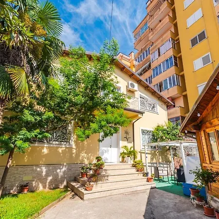 'easy Steps' - 1 - Pro Bono Apartment Shkoder