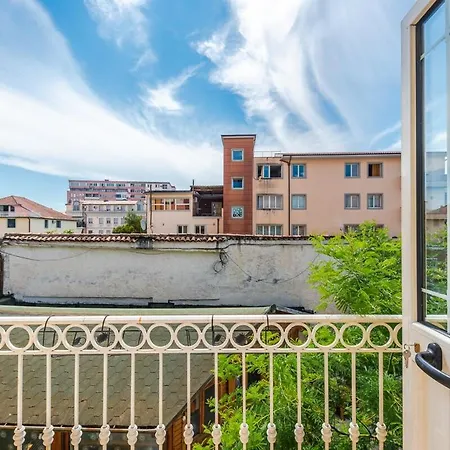 'easy Steps' - 1 - Pro Bono Apartment Shkoder